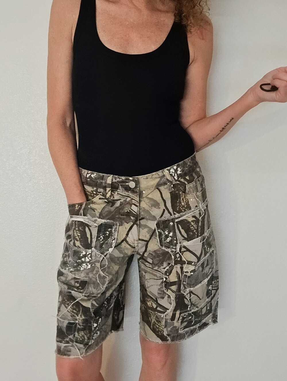 🦚NWOT Camo Raw Edge Denim Shorts